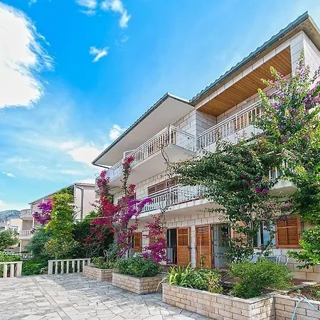 2752b Apartment
